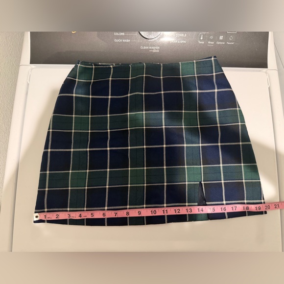 Plaid mini skirt size medium never worn - Picture 7 of 9